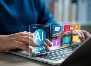 Начинаещ крипто инвеститор, който усвоява основите на автоматизираната AI търговия